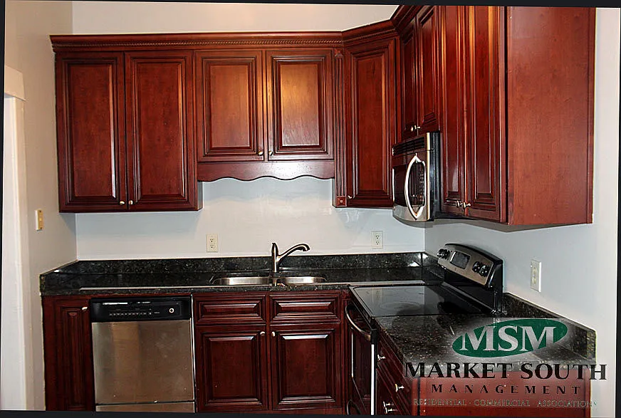 Newly Renovated 3 Bedroom On Habersham/ E32 — Photo 2