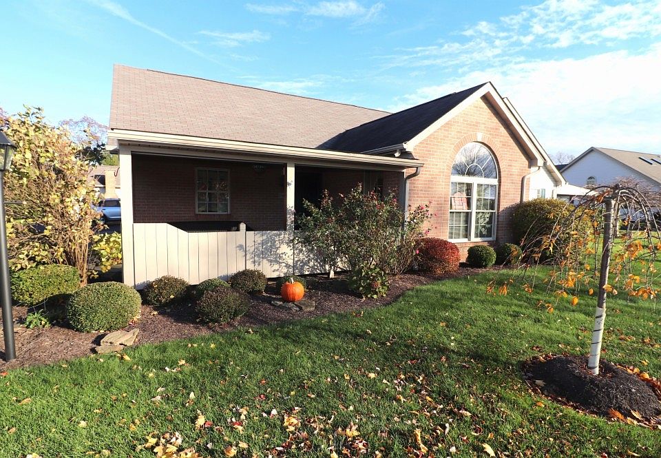 1st image of 146 Carriage Dr