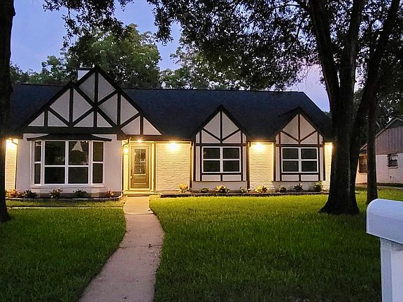 2nd image of 2114 Eaglerock Dr