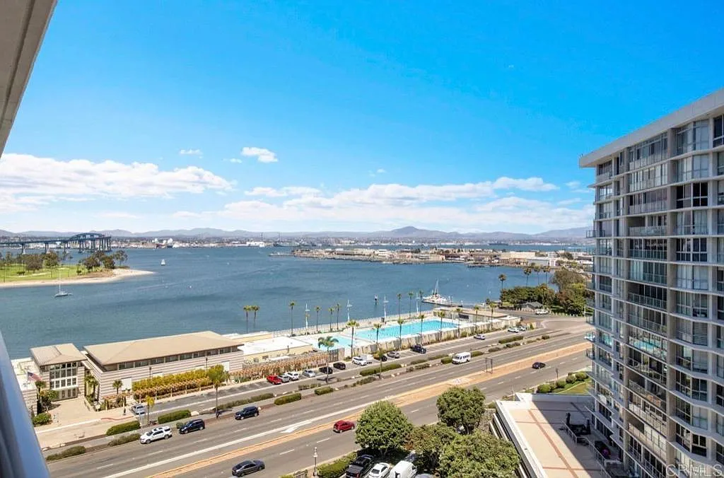 1 bed, 1.5 bath, 831 sqft, $8,500 — Photo 4