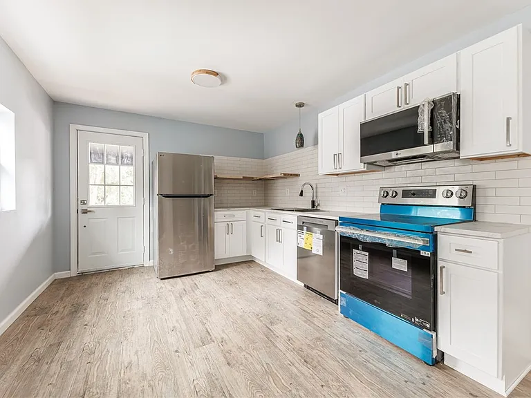 27 W Main St #3 — Photo 7