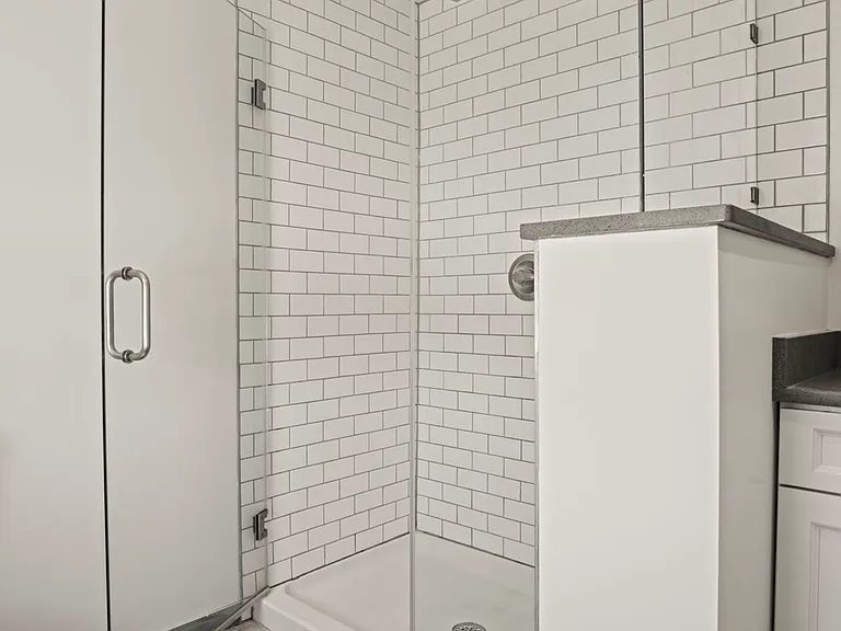 2706 E Somerset St — Photo 24