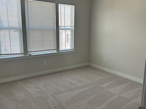 5th image of 9753 Oaklawn Blvd