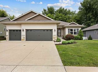 440 E Jefferson St, North Liberty, IA 52317
