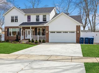 7517 Main St, Darien, IL 60561