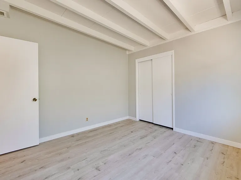 3049 Harding Ave — Photo 30