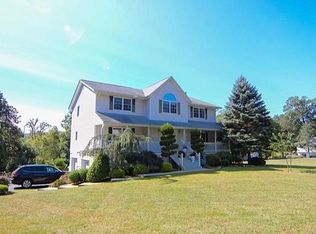 14 Chamberlain Ct, Pomona, NY 10970