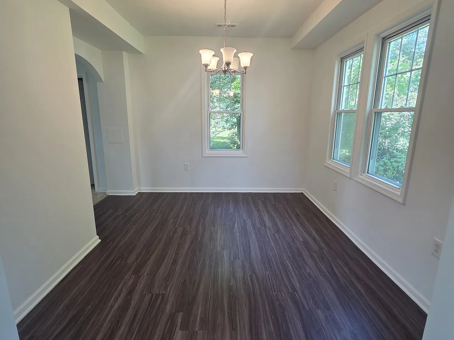 4 bed, 2.5 bath, 2905 sqft, $2,300 — Photo 4