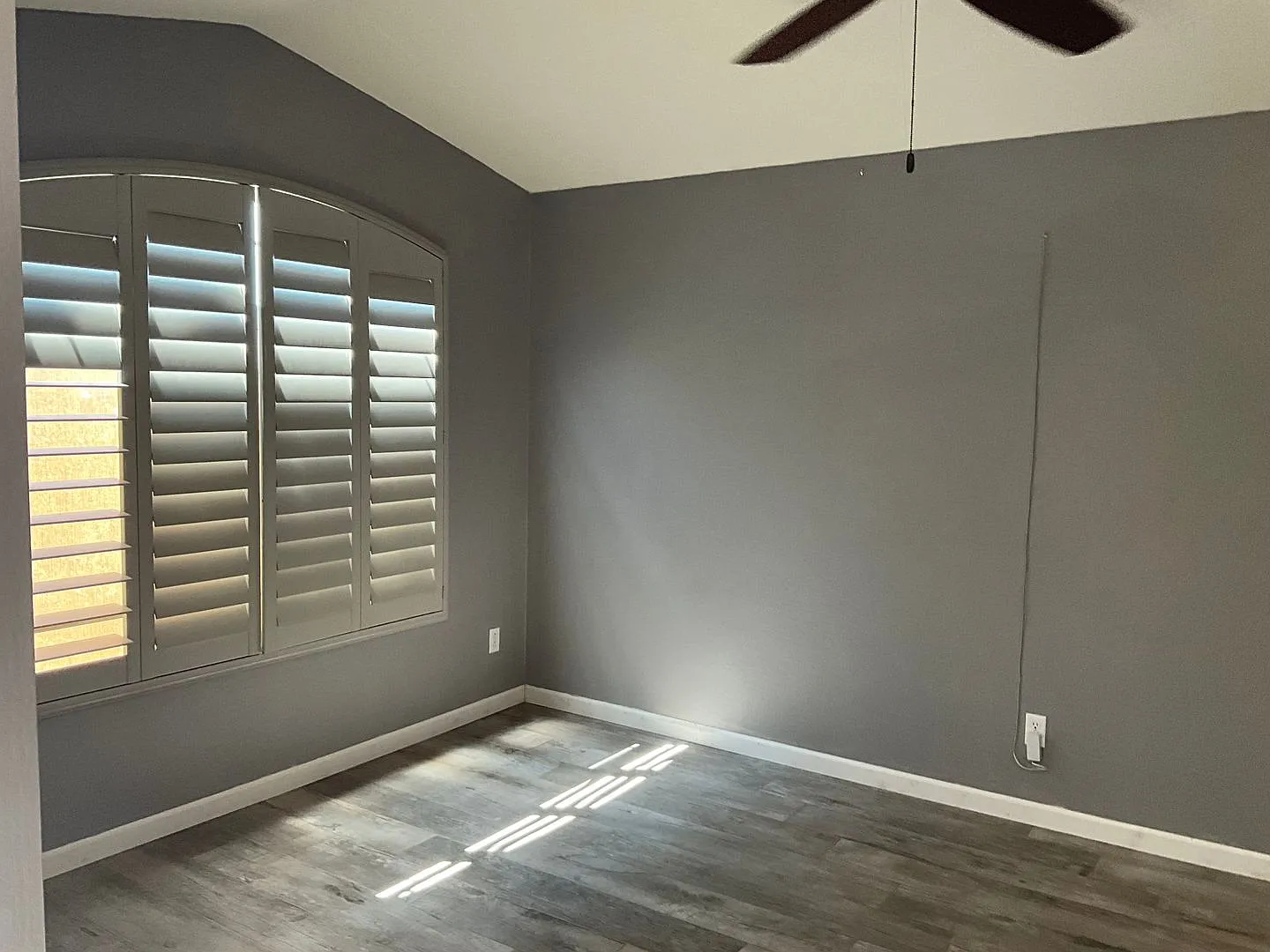 Corner home with 3 bedroom 2 bath — Photo 4