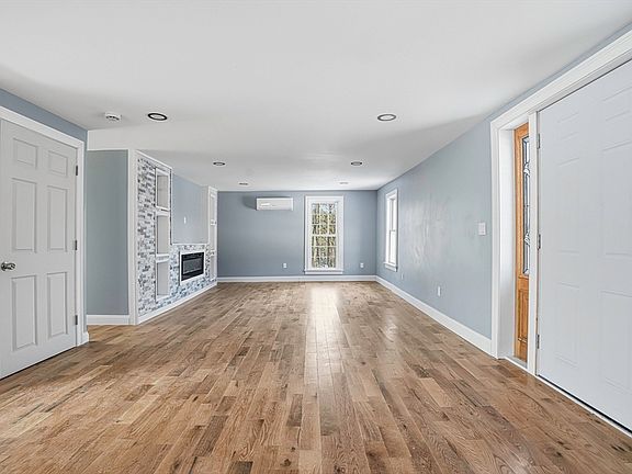 4th image of 140 Spring St