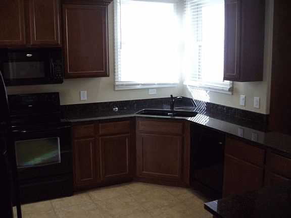 4th image of 885 S Huish Dr