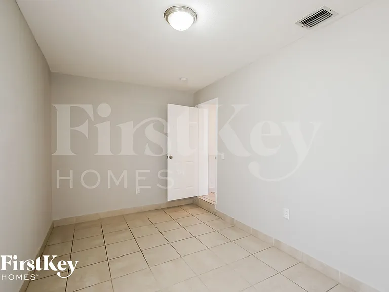 3321 NW 177th Ter — Photo 9