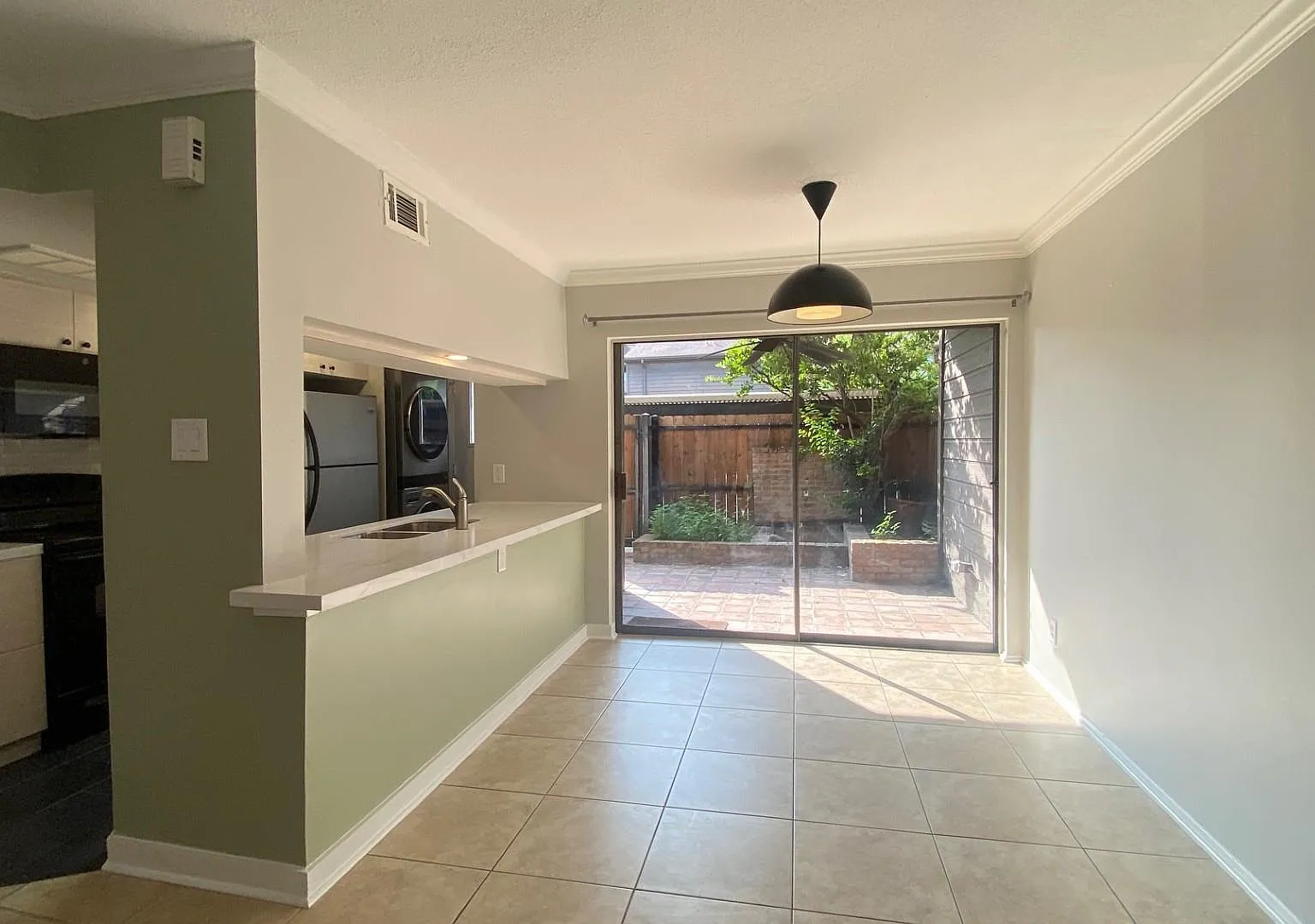 2 bed, 2.5 bath, 1212 sqft, $2,000 — Photo 4