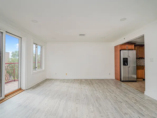 3165 Emmons Avenue image 14 of 33