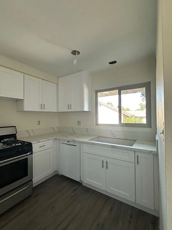 2 bed, 2.0 bath, 900 sqft, $2,750 — Photo 1