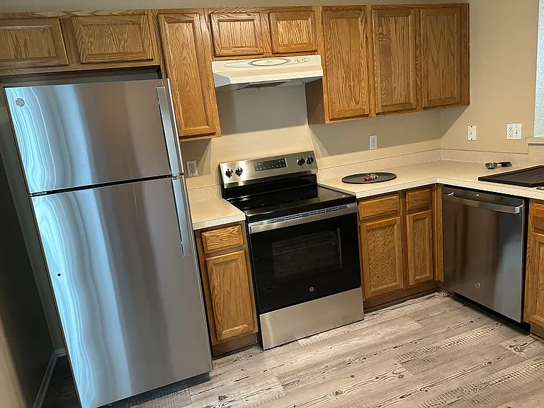 112 University Pkwy — Photo 4