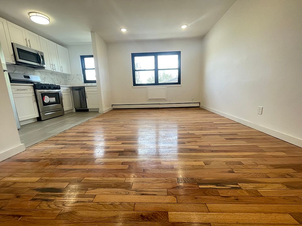 2nd image of 12 Catherine Ct #33E
