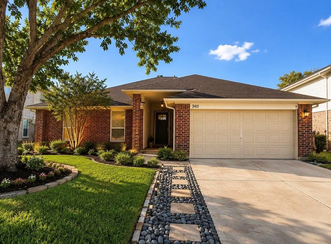 4 bed, 2.0 bath, 1966 sqft, $2,475 — Photo 1