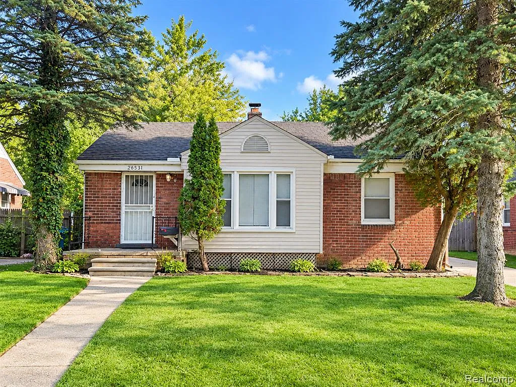 3 bed, 1.5 bath, 1531 sqft, $1,750 — Photo 1