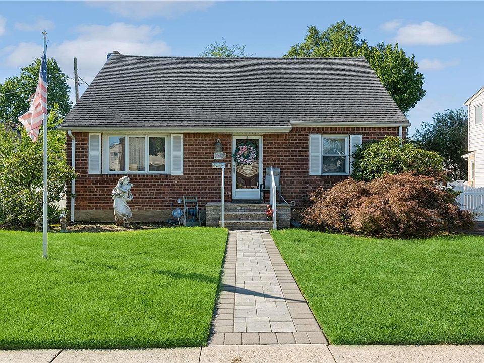 1st image of 5 Churchill Drive