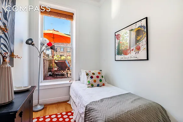 Sold by Compass | media 7