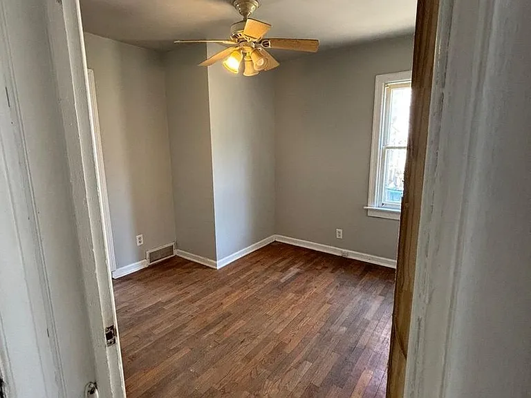 1216 W Mount Hope Ave — Photo 5