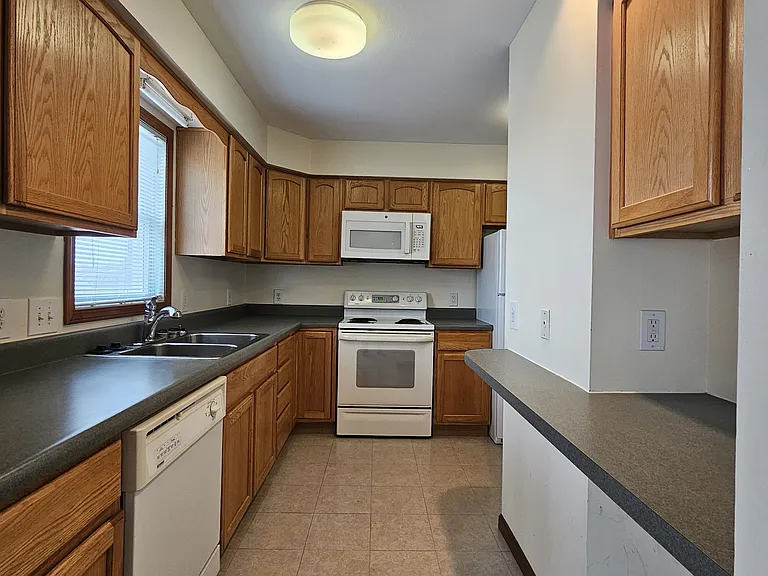1381 Bergamont St — Photo 9