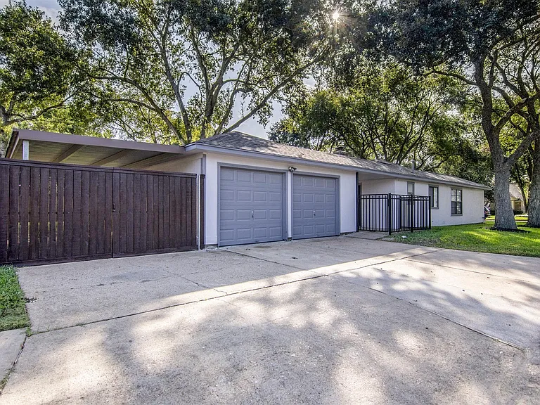 2716 Pine Cone Ln — Photo 5