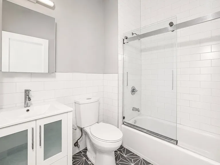 824 E Thompson St #6 — Photo 8