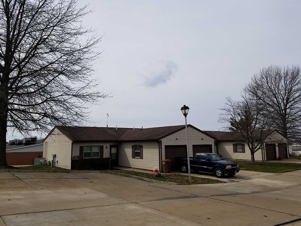 2nd image of 126 Royal Crest Dr Unit A