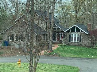 376 Pineview Dr, Mount Airy, NC 27030