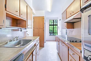 Sold by The SIMPLE Real Estate Co