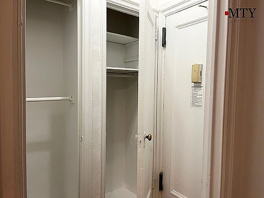 5th image of 155 E 52nd St APT 4L