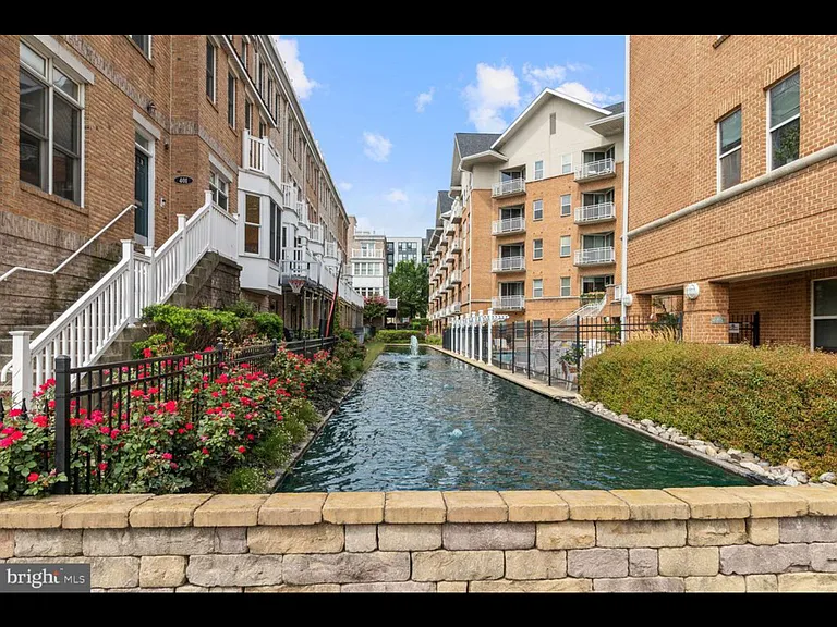 23 Pierside Dr #306 — Photo 2