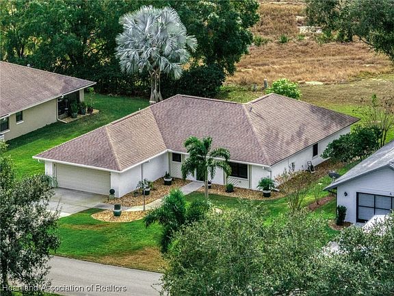 4th image of 4 Rosewood Dr N