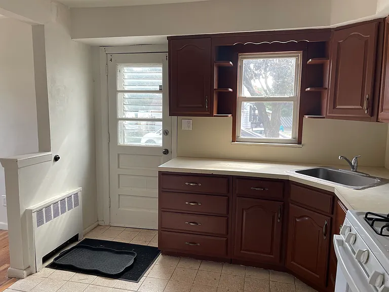 1379 E St #1 — Photo 18