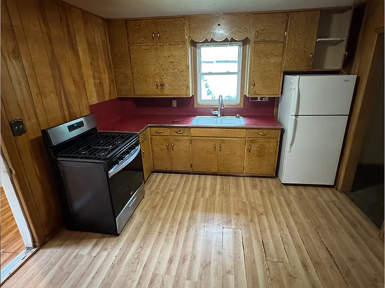 1424 Norwood St — Photo 2