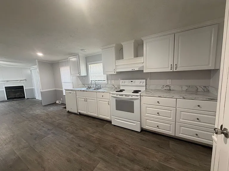 1105 S Rogers St — Photo 40