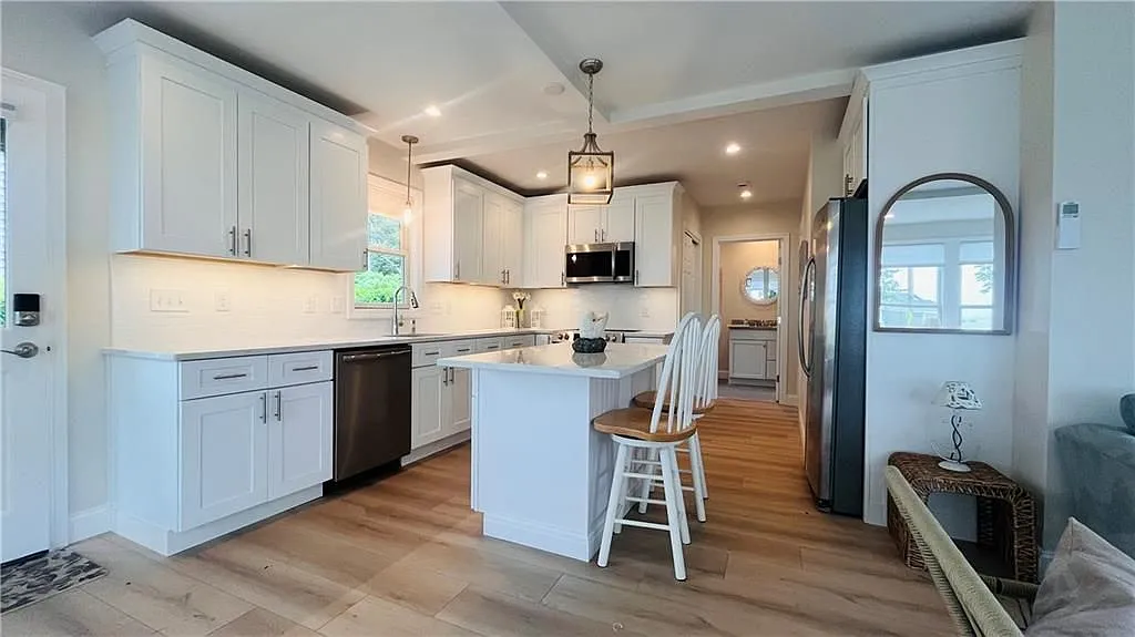 1 bed, 1.0 bath, 947 sqft, $3,000 — Photo 3