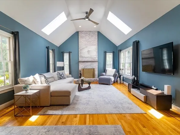 1 Jennison Cir, Natick, MA 01760