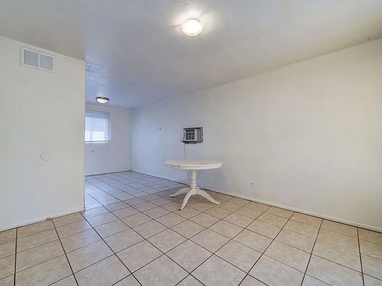 251 W Northern Ave #B — Photo 3
