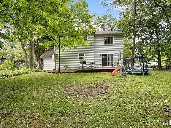 2nd image of 2289 Lake Michigan Dr NW