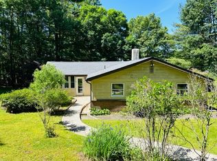 176 Laurel Lake Rd, Bartonsville, PA 18321