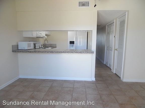 4th image of 216 Angler Ave Unit 10