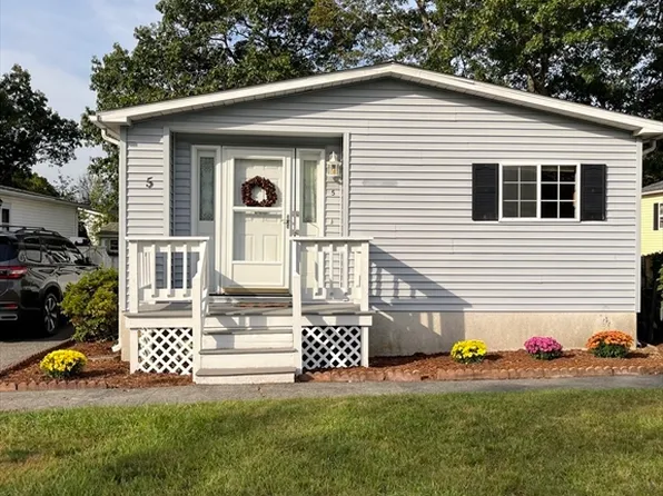 5 Juniper Cir, Rockland, MA 02370