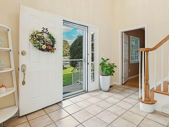 3rd image of 25 Hidden Pond Ct