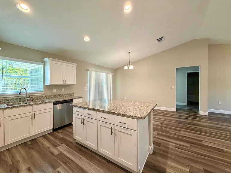 210 Oak Ln — Photo 12
