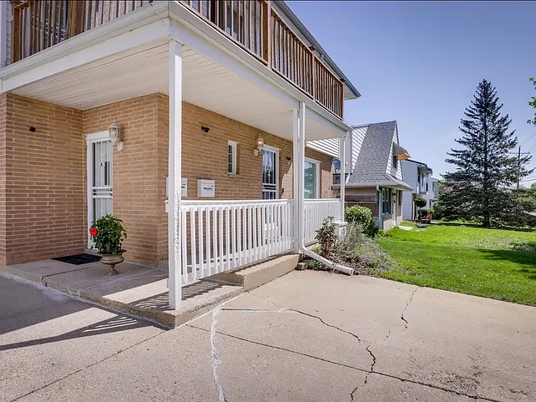 4038 W Green Tree Rd — Photo 3