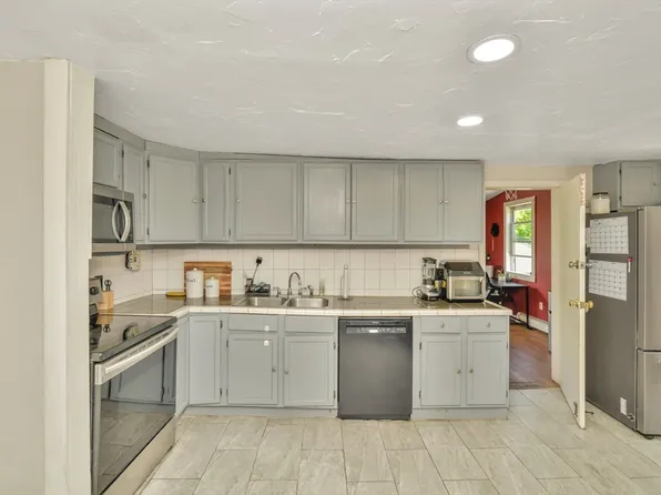 120 E Ashland St, Brockton, MA 02302