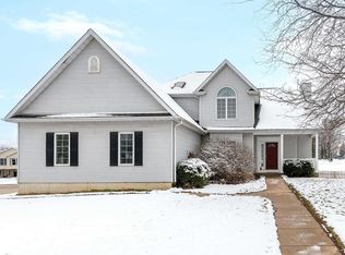 1209 Iowa Dr, Le Claire, IA